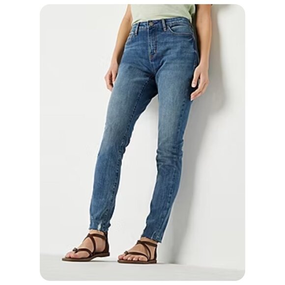 NWT A.N.A High Rise Curvy Fit Distressed Raw Hem Skinny Fit Jean sz 16 - Picture 1 of 6